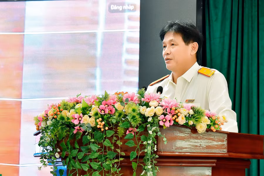 Ông Đặng Ngọc Minh - Phó Tổng cục trưởng Tổng cục Thuế đánh giá cao sự nỗ lực của Cục Thuế tỉnh trong thực hiện nhiệm vụ thu ngân sách năm 2023. Ảnh: Đức Thụy.