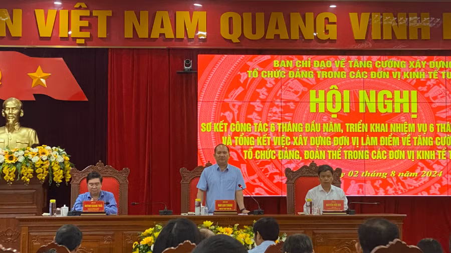 Đồng chí Rah Lan Chung-Phó Bí thư Tỉnh ủy, Trưởng ban chỉ đạo phát biểu chỉ đạo tại hội nghị. Ảnh: Sơn Ca