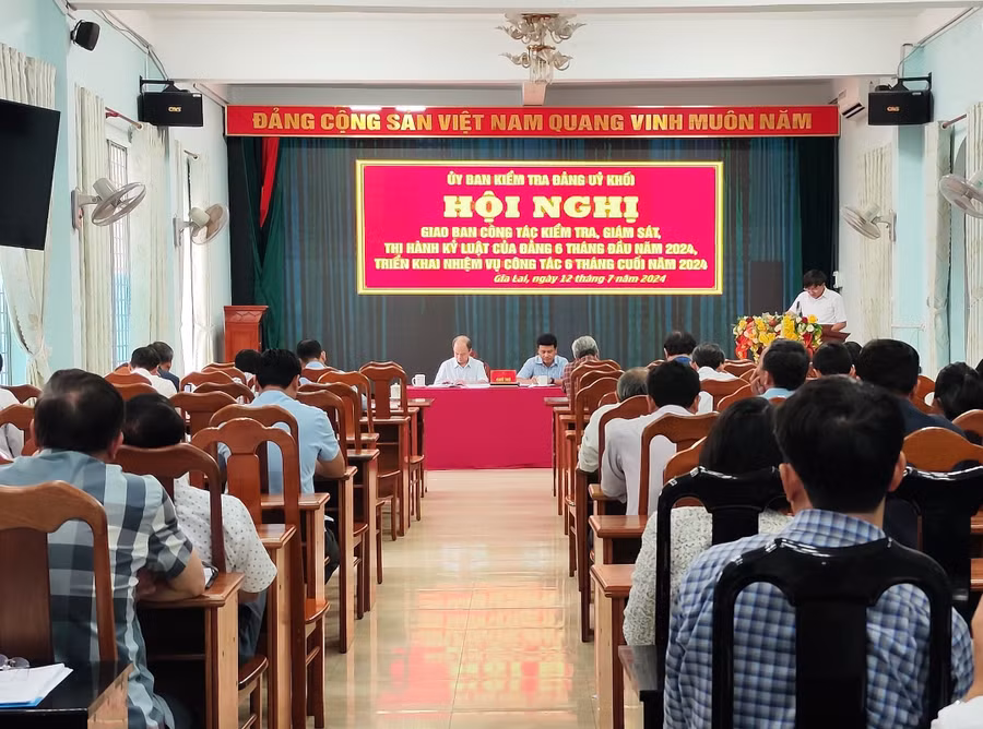 Quang cảnh hội nghị giao ban công tác kiểm tra, giám sát do Ủy ban Kiểm tra Đảng ủy Khối tổ chức. Ảnh: Hoàng Vinh