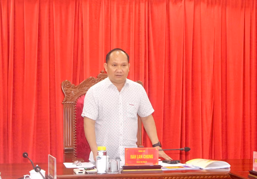 Phó Bí thư Tỉnh ủy Rah Lan Chung chủ trì buổi làm việc duyệt nội dung Đại hội đại biểu Ủy ban MTTQ Việt Nam tỉnh Gia Lai lần thứ XI. Ảnh: P.L