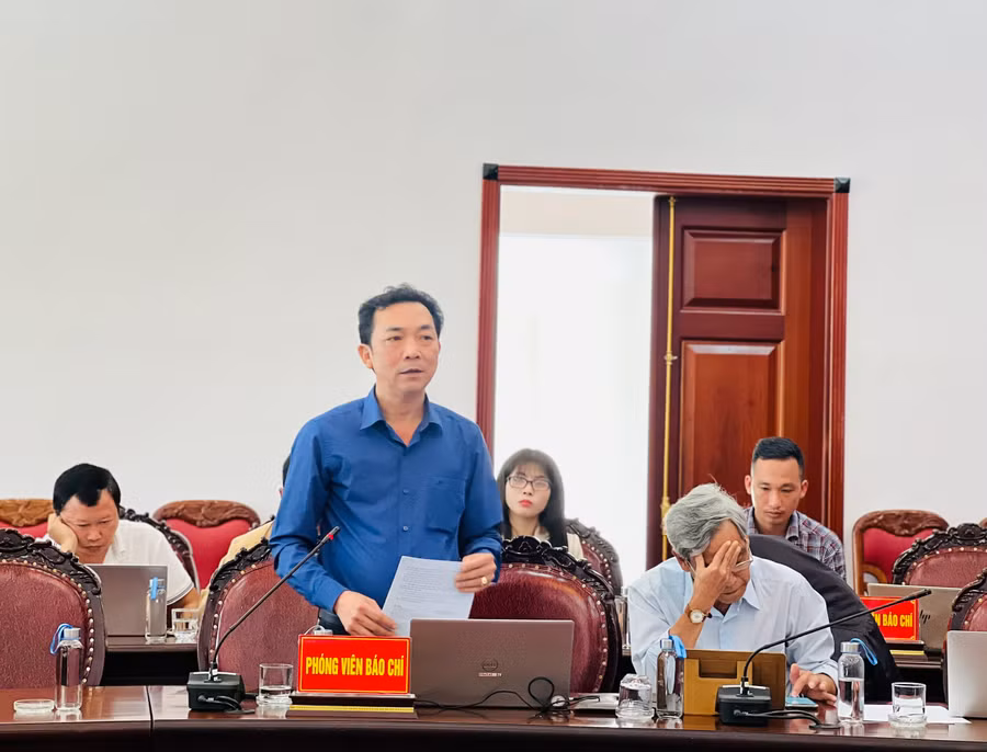 Phó Tổng Biên tập Báo Gia Lai Lương Văn Danh phát biểu ý kiến tại hội nghị. Ảnh: P.L