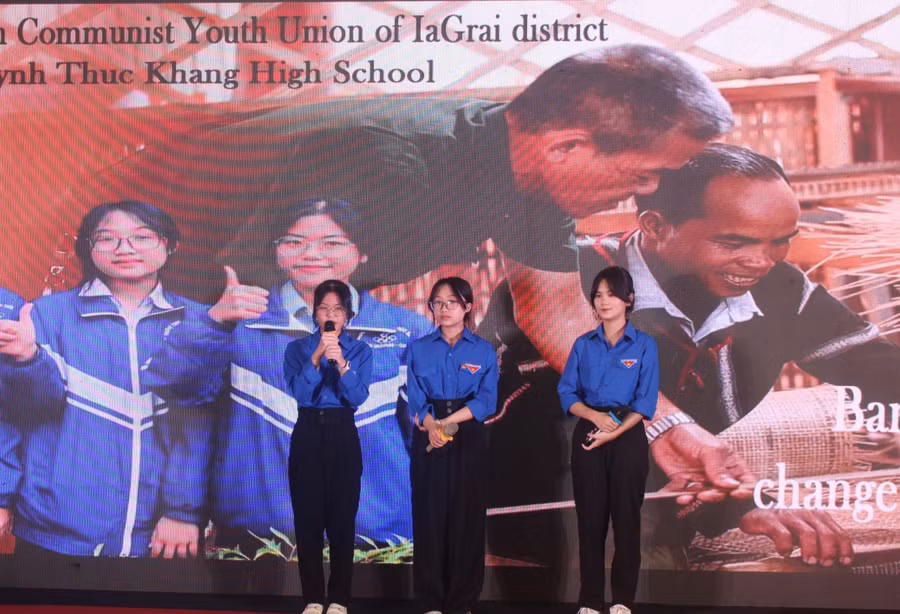 Đội thi Huyện Đoàn Ia Grai tham gia phần thi về đích. Ảnh: P.L Đội thi Huyện Đoàn Ia Grai tham gia phần thi về đích. Ảnh: P.L