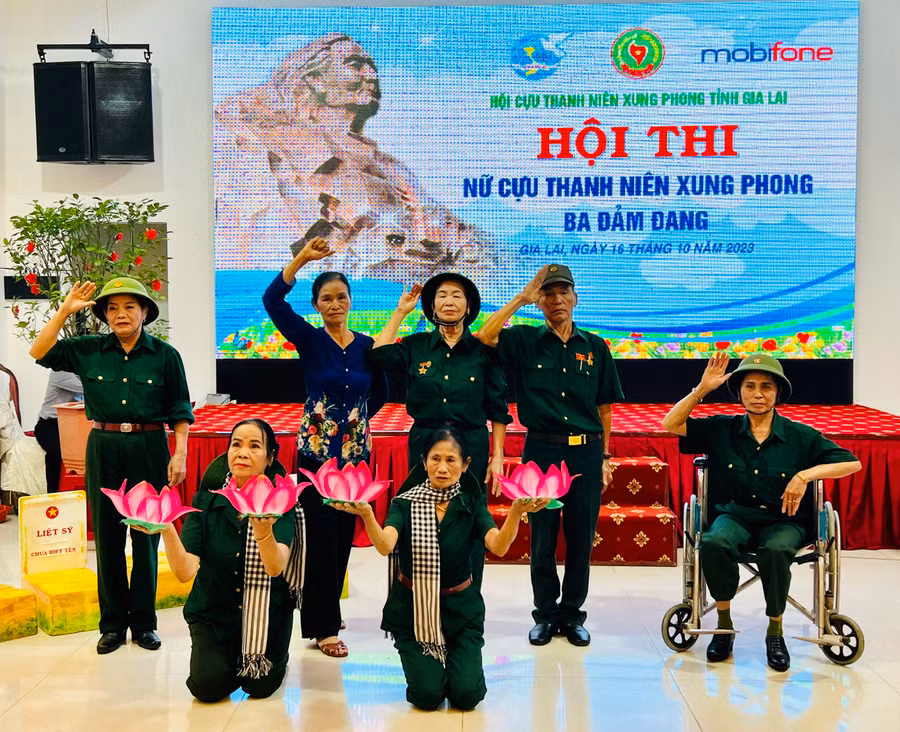 Phần thi năng khiếu của đội thi Hội cựu TNXP huyện Chư Sê. Ảnh: M.N