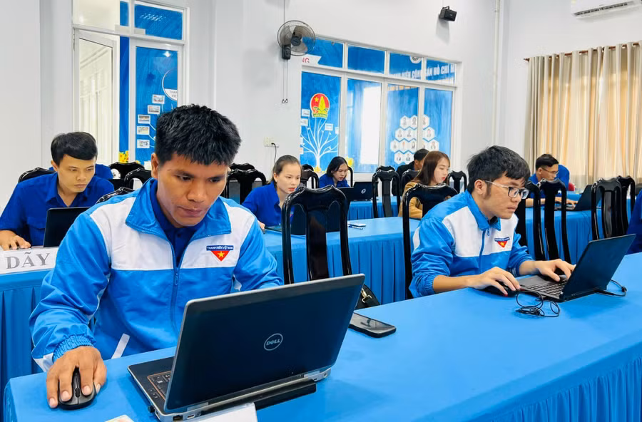 Các thí sinh dự thi bảng A của Hội thi Tin học khối cán bộ, công chức, viên chức trẻ năm 2023. Ảnh: M.N