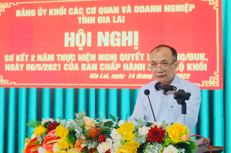 Bí thư Đảng ủy Khối Huỳnh Minh Thuận phát biểu tại hội nghị. Ảnh: P.L Bí thư Đảng ủy Khối Huỳnh Minh Thuận phát biểu tại hội nghị. Ảnh: P.L