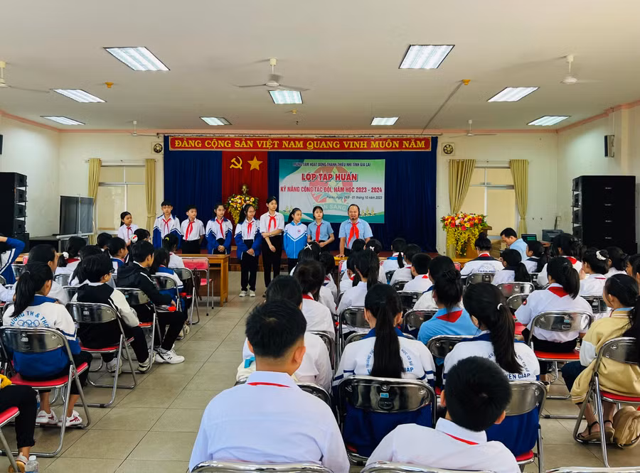 Toàn cảnh lớp tập huấn kỹ năng công tác Đội. Ảnh: M.N Toàn cảnh lớp tập huấn kỹ năng công tác Đội. Ảnh: M.N
