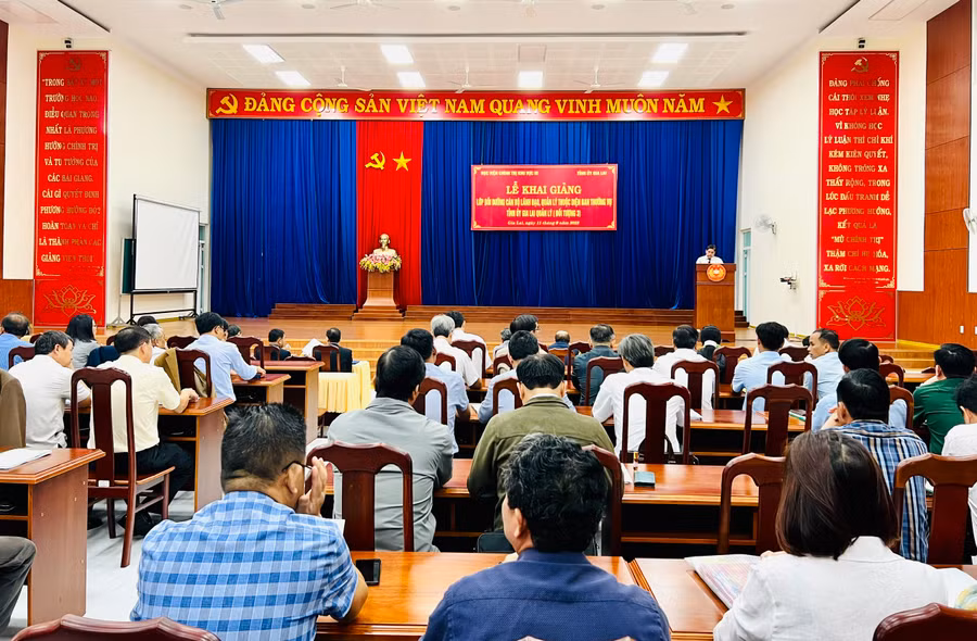 Quang cảnh lễ khai giảng lớp bồi dưỡng cán bộ lãnh đạo, quản lý thuộc diện Ban Thường vụ Tỉnh ủy Gia Lai quản lý. Ảnh: P.L