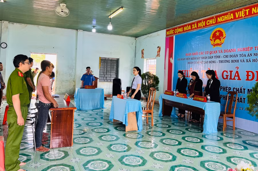 Quang cảnh phiên tòa giả định tại Cơ sở Tư vấn và Cai nghiện ma túy tỉnh Gia Lai. Ảnh: M.N Quang cảnh phiên tòa giả định tại Cơ sở Tư vấn và Cai nghiện ma túy tỉnh Gia Lai. Ảnh: M.N