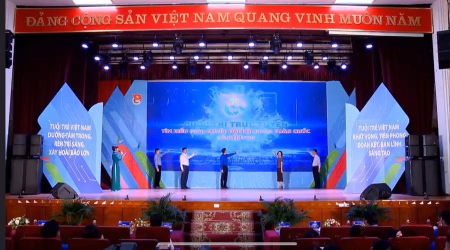 Các đại biểu nhấn nút khởi động cuộc thi trực tuyến tìm hiểu Nghị quyết Đại hội Đoàn toàn quốc lần thứ XII. Ảnh chụp màn hình