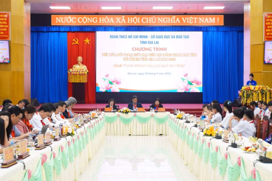 Quang cảnh chương trình tiếp xúc, đối thoại giữa đại biểu HĐND tỉnh với trẻ em tỉnh Gia Lai năm 2023. Ảnh: Đức Thụy Quang cảnh chương trình tiếp xúc, đối thoại giữa đại biểu HĐND tỉnh với trẻ em tỉnh Gia Lai năm 2023. Ảnh: Đức Thụy