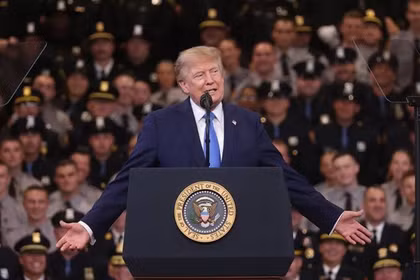 Tin thế giới sáng 15-8: Tổng thống Trump dọa tuyên bố eo biển Hormuz là lãnh thổ Mỹ