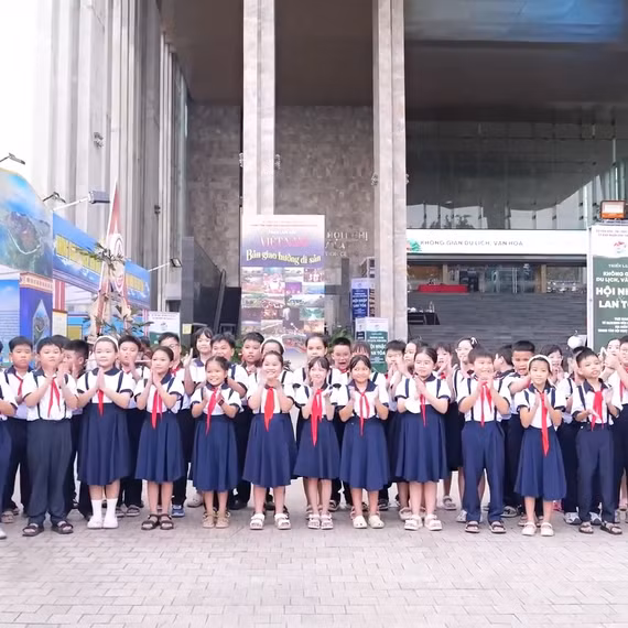 Lớp học không tường: Chạm vào di sản - đánh thức tình yêu văn hóa
