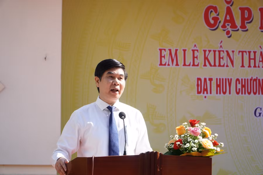 anh-3-dong-chi-lam-hai-giang-pho-chu-tich-ubnd-tinh-phat-bieu-tai-buoi-gap-mat-tuyen-duong-anh-truong-trang.jpg