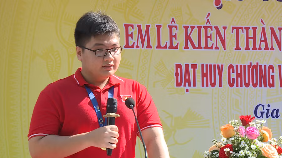 anh-2-em-le-kien-thanh-phat-bieu-cam-on-tai-buoi-gap-mat-tuyen-duong-anh-truong-trang.png