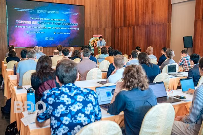 60 nhà khoa học quốc tế dự hội nghị Vật lý Thiên văn và Vũ trụ học. Ảnh: ICISE.