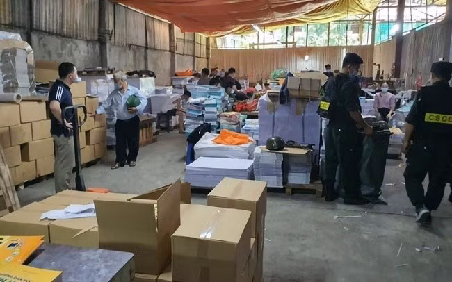 Kho sách giáo khoa lậu bị cơ quan chức năng phát hiện. (Ảnh minh họa: BND)