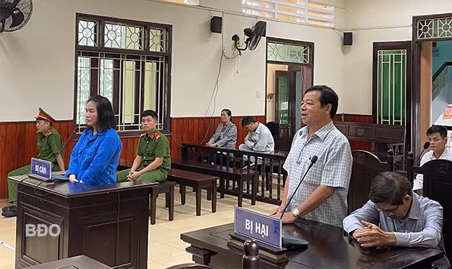 Bị cáo Nguyễn Thị Hương Giang (SN 1983, ở TP Quy Nhơn) đã bị TAND tỉnh tuyên phạt 12 năm tù giam vì hành vi lừa đảo bán đất dự án chiếm đoạt hơn 2,2 tỷ đồng của các nạn nhân. Ảnh: K.A