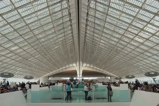 Sân bay Charles de Gaulle ở Paris, Pháp. Sân bay Charles de Gaulle ở Paris, Pháp.