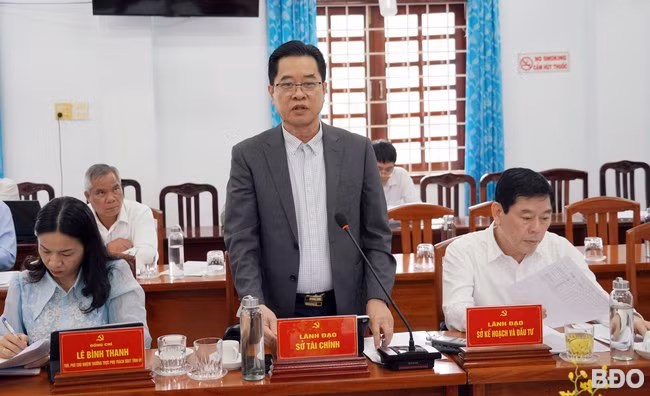 Giám đốc Sở Tài chính Nguyễn Thành Hải đề nghị huyện Vân Canh quan tâm, chỉ đạo quyết liệt hơn trong giải ngân vốn đầu tư công, nhất là các dự án đầu tư vùng đồng bào dân tộc thiểu số và miền núi. Ảnh: N.H