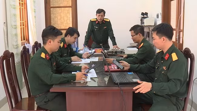 Lực lượng 47 của Đảng ủy Quân sự tỉnh luôn bám sát các hoạt động thông tin trên không gian mạng để đấu tranh phản bác các quan điểm sai trái, thù địch. Ảnh: THÀNH PHÚC Lực lượng 47 của Đảng ủy Quân sự tỉnh luôn bám sát các hoạt động thông tin trên không gian mạng để đấu tranh phản bác các quan điểm sai trái, thù địch. Ảnh: THÀNH PHÚC