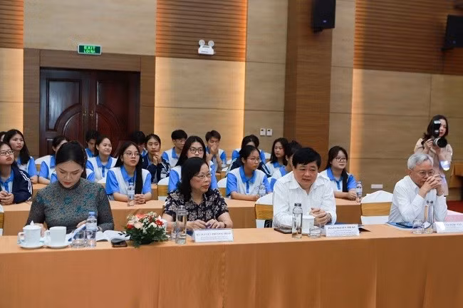Tham luận thể hiện tâm huyết, tập trung phân tích vai trò của báo chí - đặc biệt là báo chí nữ - trong thúc đẩy bình đẳng giới và kiến tạo xã hội phát triển bền vững...