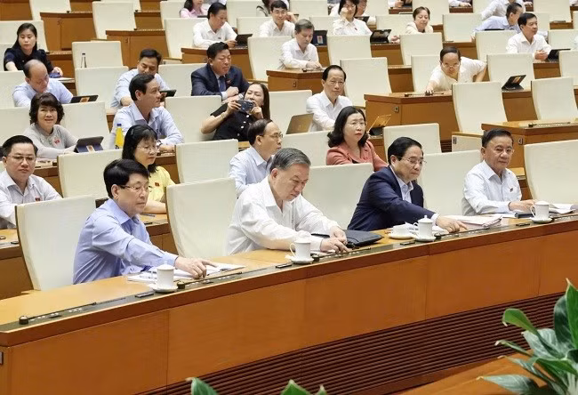Lãnh đạo Đảng, Nhà nước và các đại biểu Quốc hội dự phiên làm việc tại hội trường, bấm nút thông qua một số dự án luật sáng 16.6. Lãnh đạo Đảng, Nhà nước và các đại biểu Quốc hội dự phiên làm việc tại hội trường, bấm nút thông qua một số dự án luật sáng 16.6.