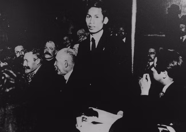 Nguyễn Ái Quốc phát biểu tại Đại hội toàn quốc Đảng Xã hội Pháp ở TP Tours, năm 1920. Ảnh tư liệu Nguyễn Ái Quốc phát biểu tại Đại hội toàn quốc Đảng Xã hội Pháp ở TP Tours, năm 1920. Ảnh tư liệu