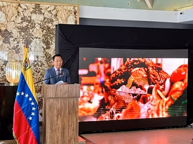 Đại sứ Lê Viết Duyên phát biểu ở sự kiện Ngày ASEAN tại Venezuela. (Nguồn: Báo Quốc tế)