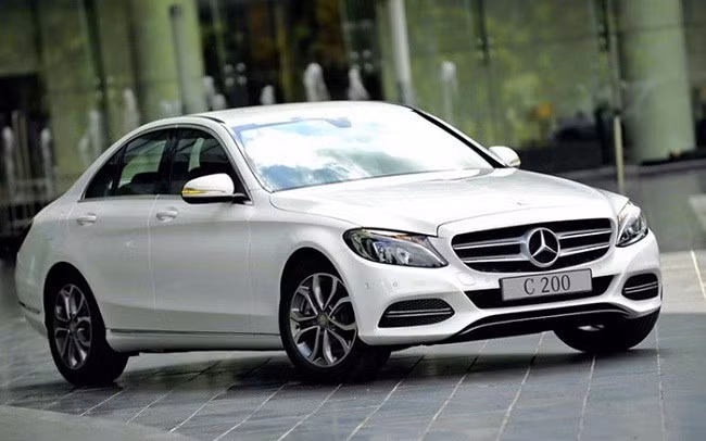 C200 là một trong những dòng xe phổ biến nhất của Mercedes-Benz tại Việt Nam. C200 là một trong những dòng xe phổ biến nhất của Mercedes-Benz tại Việt Nam.