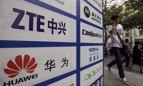 Huawei và ZTE cũng bị nghi ngờ làm gián điệp tại Mỹ. Ảnh: Reuters