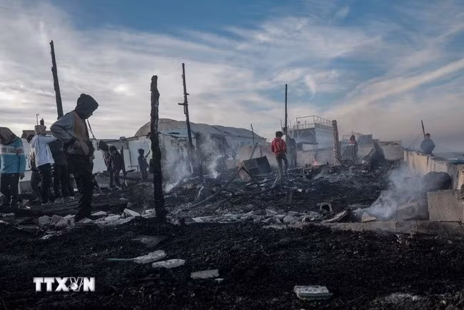 Cảnh đổ nát sau cuộc oanh kích của Israel tại Deir al-Balah, Dải Gaza, ngày 14.1.2025. (Ảnh: THX/TTXVN)