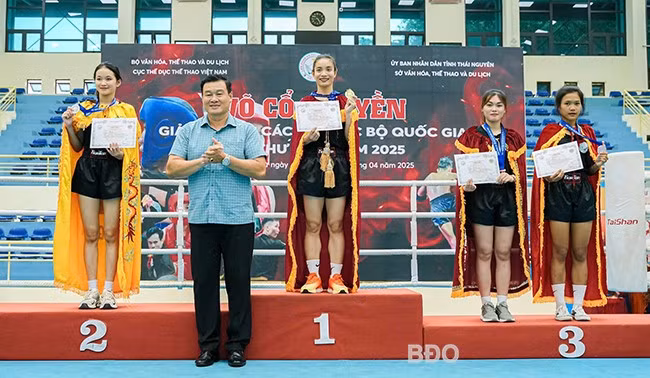 VĐV Nguyễn Thị Thanh Tiền giành HCV ở nội dung đối kháng, hạng cân 48 - 51 kg nữ, hình thức 2, góp phần vào thành tích chung của đoàn. Ảnh: MINH TUẤN