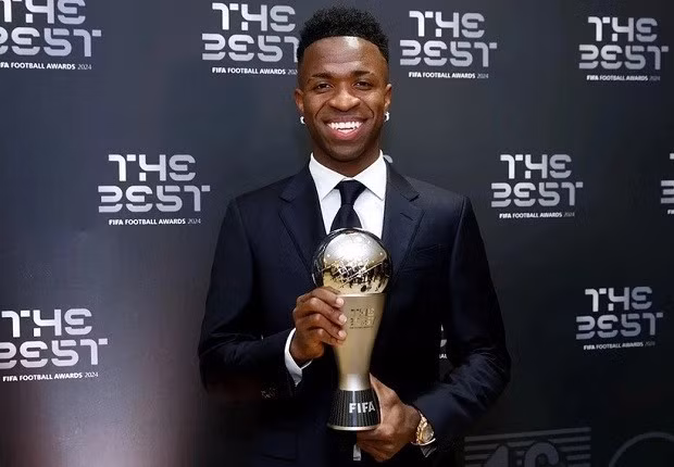 Vinicius Junior giành giải thưởng FIFA The Best 2024. Vinicius Junior giành giải thưởng FIFA The Best 2024.