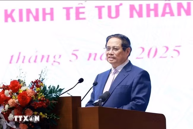 Thủ tướng Phạm Minh Chính phát biểu tại cuộc tọa đàm với doanh nghiệp về phát triển kinh tế tư nhân. (Ảnh: Dương Giang/TTXVN)
