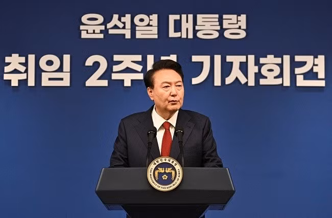 Ông Yoon Suk-yeol tại một cuộc họp báo hồi tháng 5.2024. Ảnh: Reuters