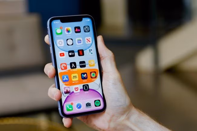 iPhone 11 có sự tối ưu hóa tốt của hệ điều hành iOS nên pin rất tốt. iPhone 11 có sự tối ưu hóa tốt của hệ điều hành iOS nên pin rất tốt.