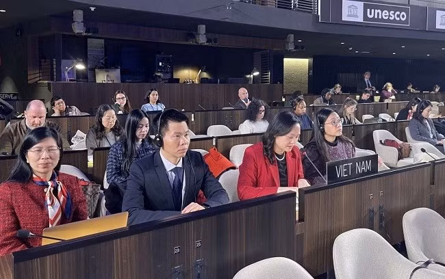 Phái đoàn Việt Nam tham dự Kỳ họp lần thứ 18 Phái đoàn Việt Nam tham dự Kỳ họp lần thứ 18