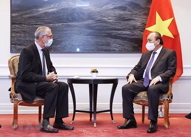 Chủ tịch nước tiếp ông Marco Gadola, Chủ tịch Tập đoàn DKSH, doanh nghiệp hàng đầu của Thụy Sĩ đang cung cấp dịch vụ phát triển thị trường cho các công ty muốn phát triển kinh doanh tại Việt Nam. Ảnh: Thống Nhất/TTXVN
