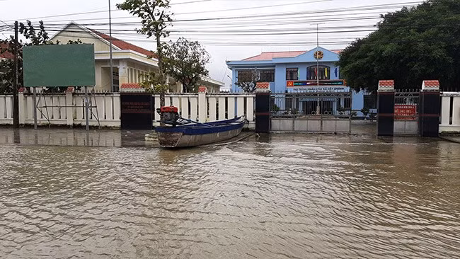 Xã Cát Chánh, huyện Phù Cát chuẩn bị ghe máy cho tình huống khẩn cấp Xã Cát Chánh, huyện Phù Cát chuẩn bị ghe máy cho tình huống khẩn cấp