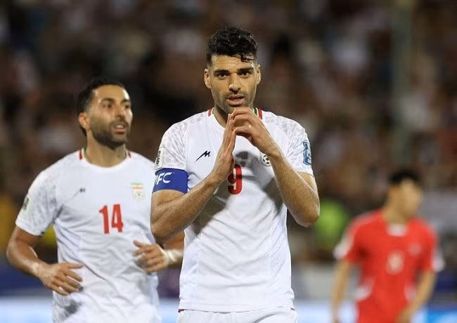 Tiền đạo Taremi (số 9) của Iran mới đây cũng không thể đến Mỹ dự FIFA Club World Cup. Ảnh: REUTERS