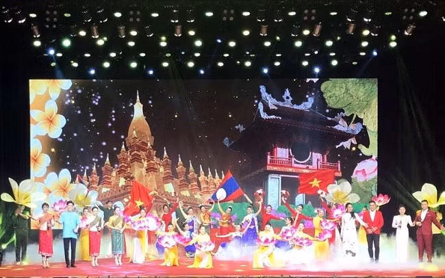 Nhiều chương trình kỷ niệm đặc sắc diễn ra trong Năm Ðoàn kết Hữu nghị Việt Nam-Lào.