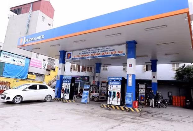 Một điểm bán xăng của Petrolimex. (Ảnh: PV/Vietnam+)