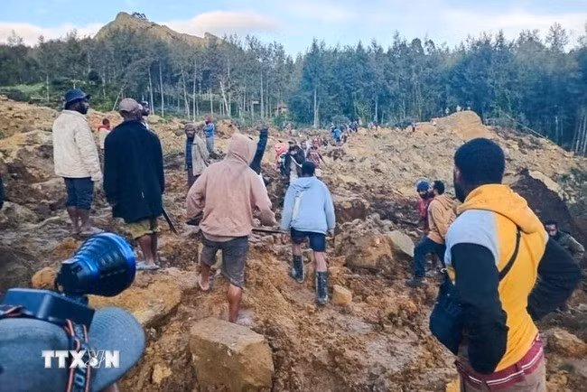 Hiện trường vụ lở đất tại Maip Mulitaka, tỉnh Enga, Papua New Guinea ngày 24.5. (Ảnh: AFP/TTXVN)