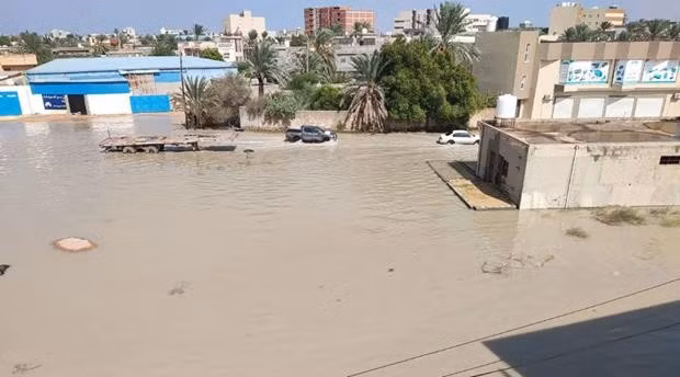 Nhà cửa, phương tiện và nơi làm việc bị hư hại sau lũ lụt do mưa lớn ở Misrata, Libya vào ngày 10.9.2023. (Nguồn: Getty)