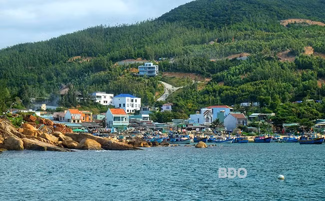 Khu vực Bãi Xép là một trong những điểm thu hút khách du lịch trong và ngoài nước, vì vậy việc đầu tư hệ thống cấp nước sạch không chỉ phục vụ người dân mà còn đảm bảo phục vụ cho khách du lịch. Ảnh: N.N