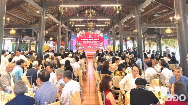 Đông đảo bà con đồng hương Bình Định dự buổi gặp mặt.