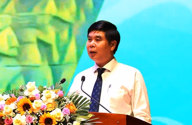 Phó Chủ tịch UBND tỉnh Lâm Hải Giang phát biểu chào mừng các đại biểu, cựu học sinh miền Nam về dự gặp mặt. Ảnh: H.THU