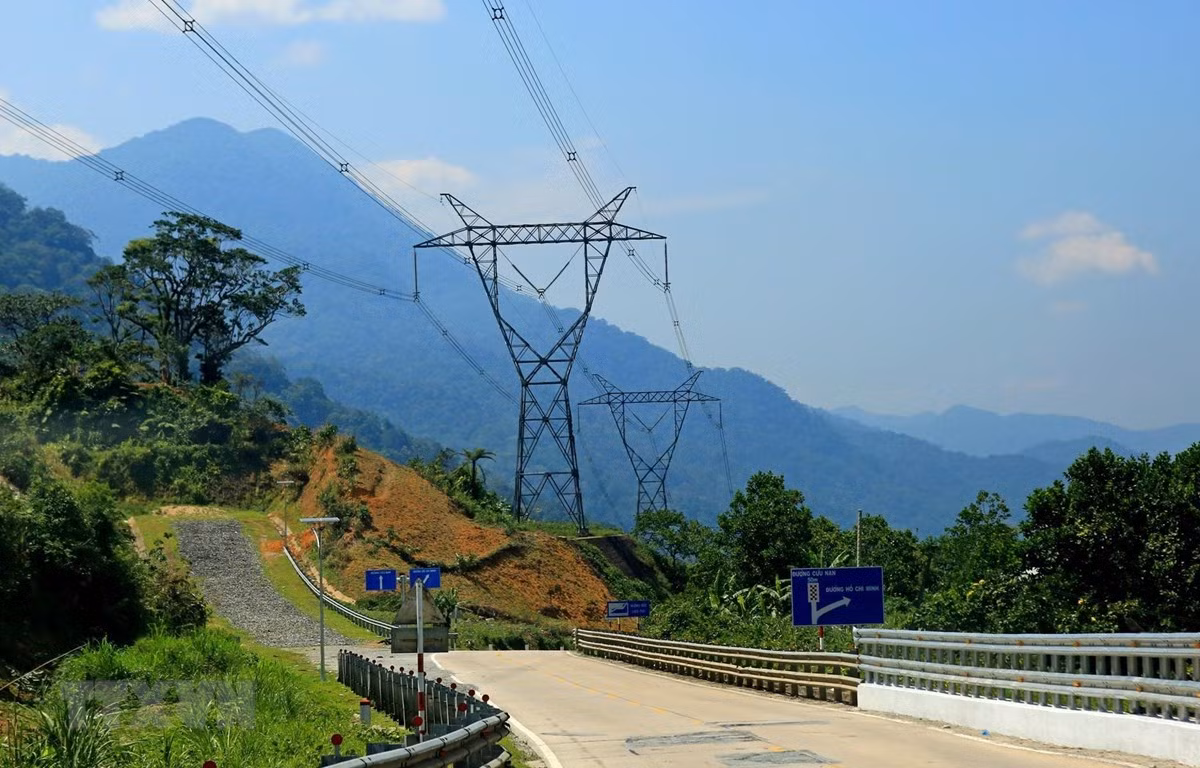 Đường dây 500KV đi qua địa bàn tỉnh Quảng Nam. Ảnh: TTXVN