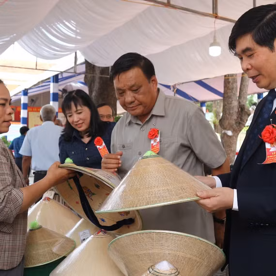 Đầu tư 37,6 tỷ đồng bảo tồn và phát huy giá trị di sản “Nghề chằm nón ngựa Phú Gia”