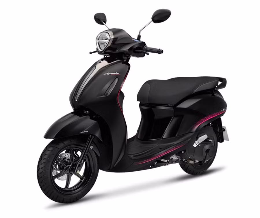 Grande-2023-Black-Metallic_004-1024x860 2.jpeg